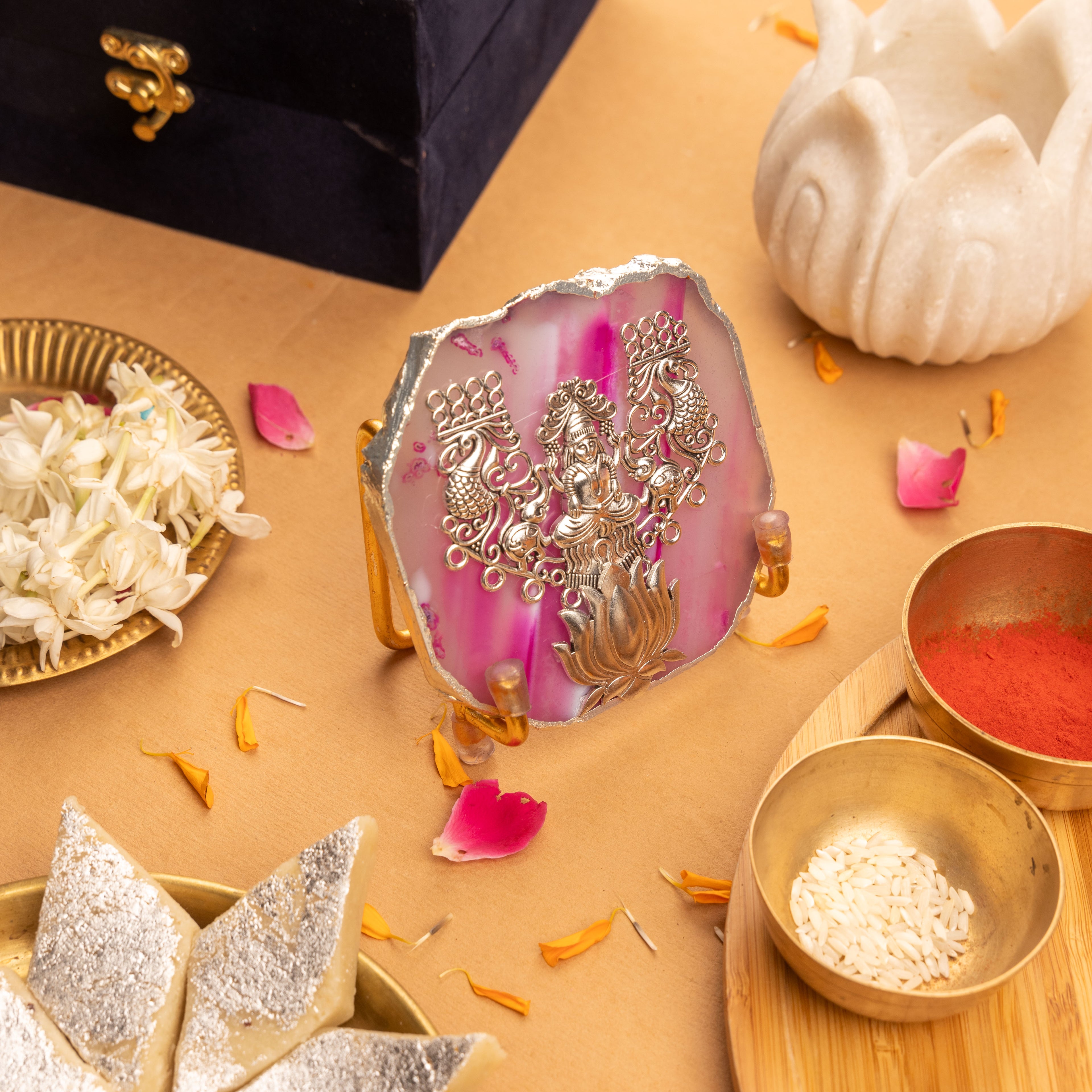 Agate Laxmi Showpiece Silver Platting Egdes With Metal Stand - Pink