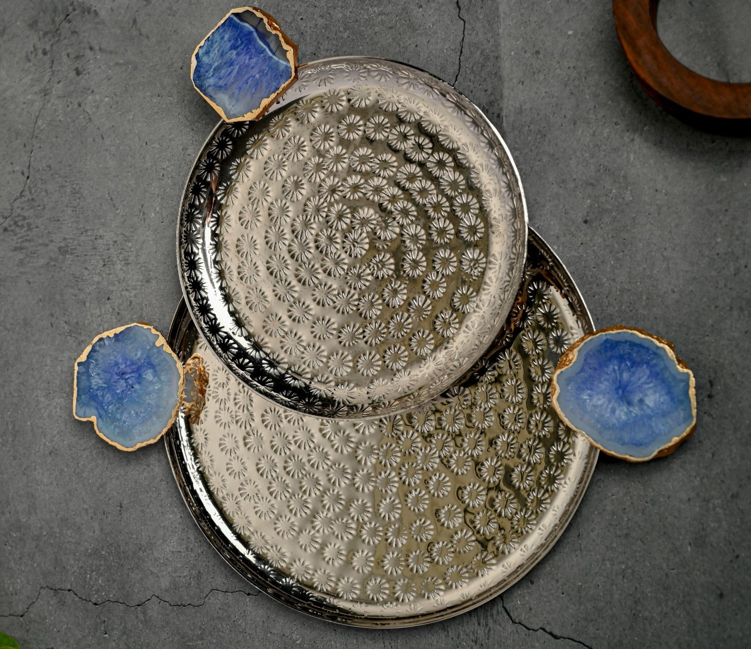 Round Aluminum Tray with Blue Agate