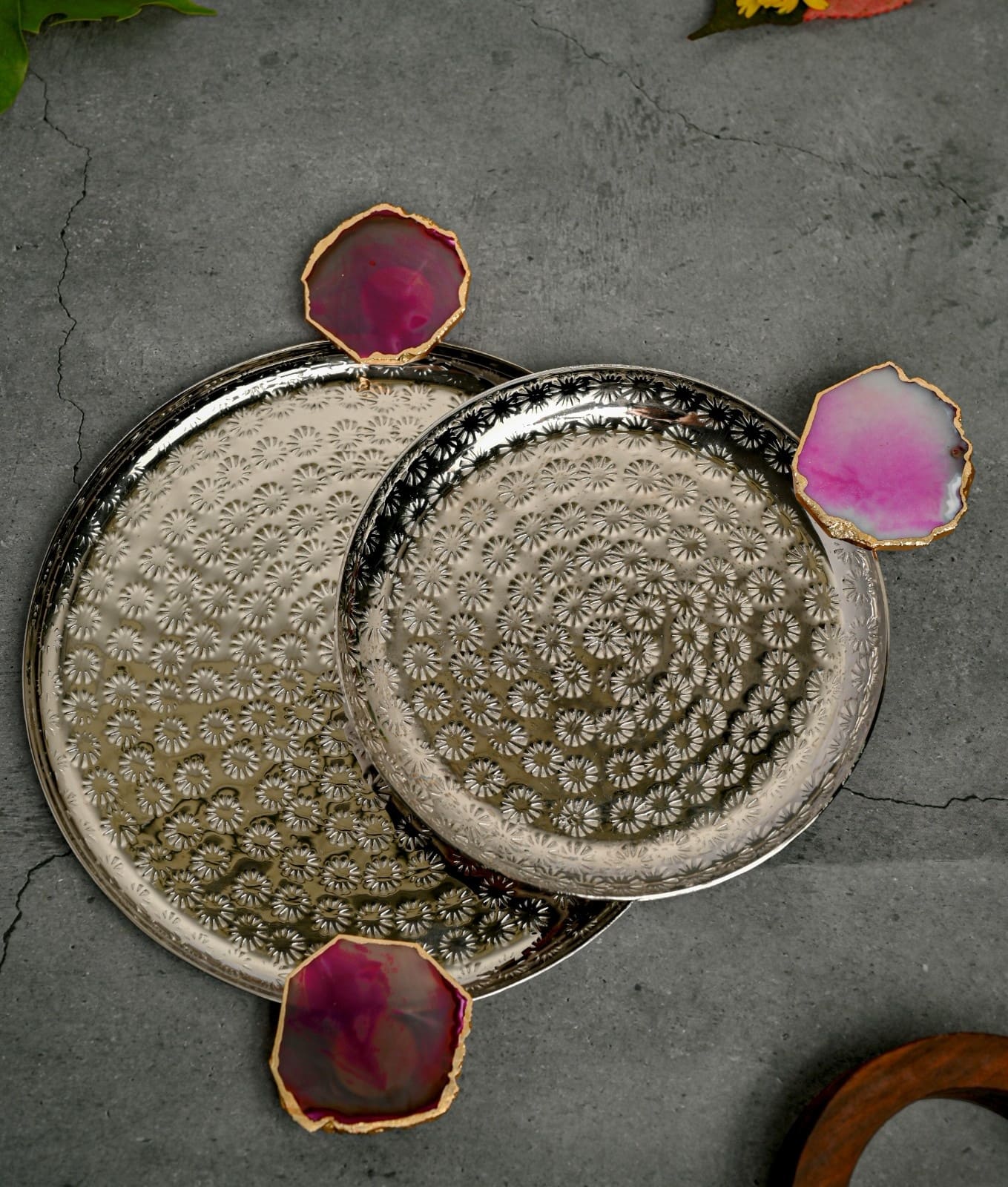 Round Aluminum Tray with Pink Agate