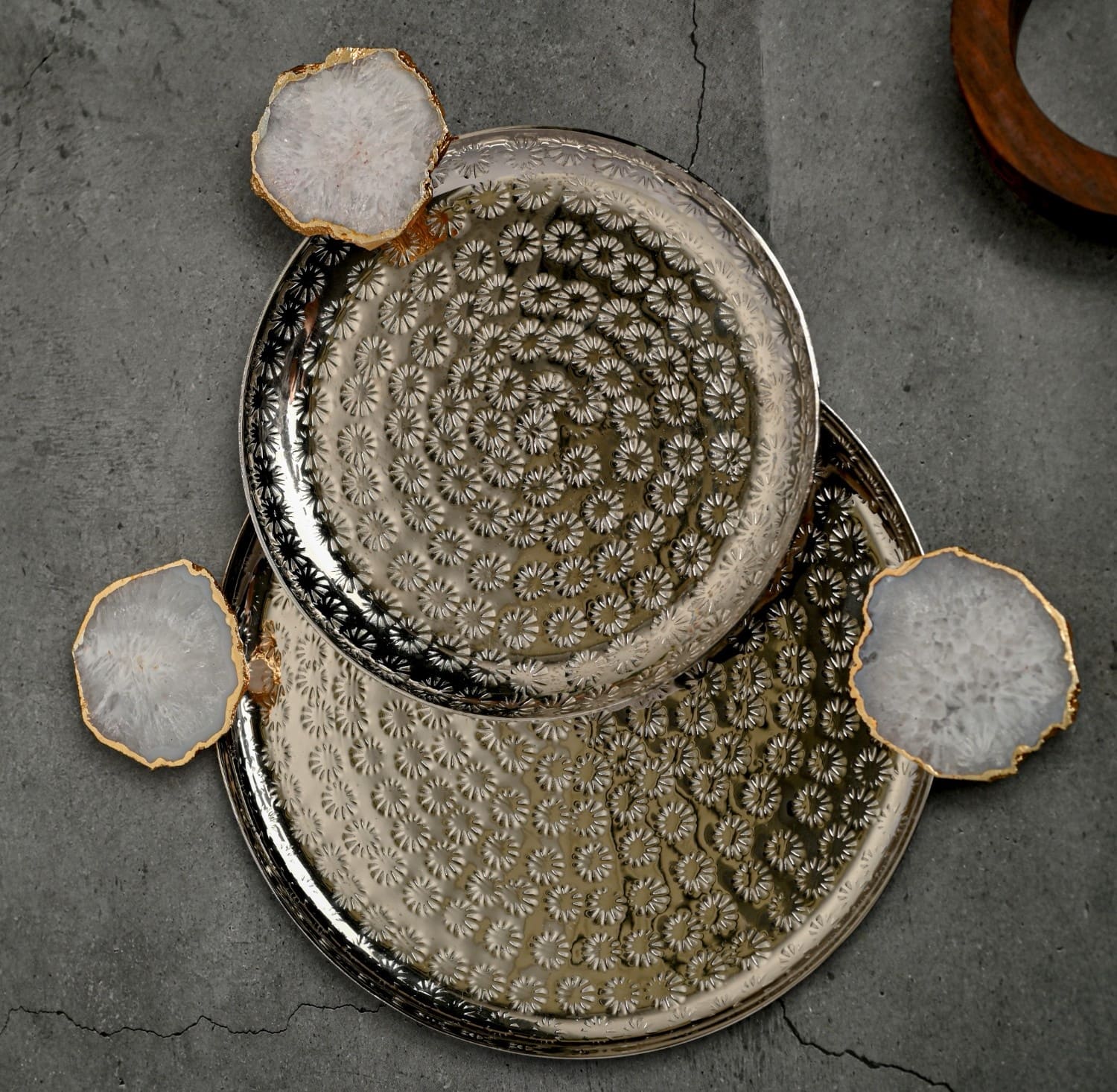 Round Aluminum Tray with Pink Agate