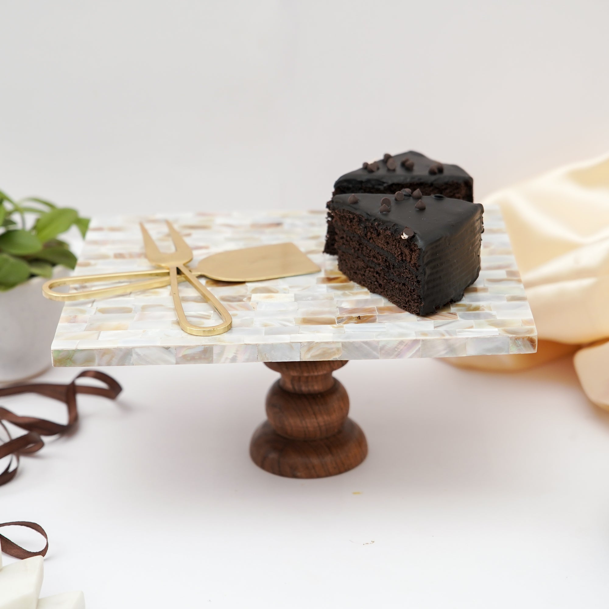 Mother of Pearl Rectanguler Cake Stand with Wooden Base 10 x 8-Inch