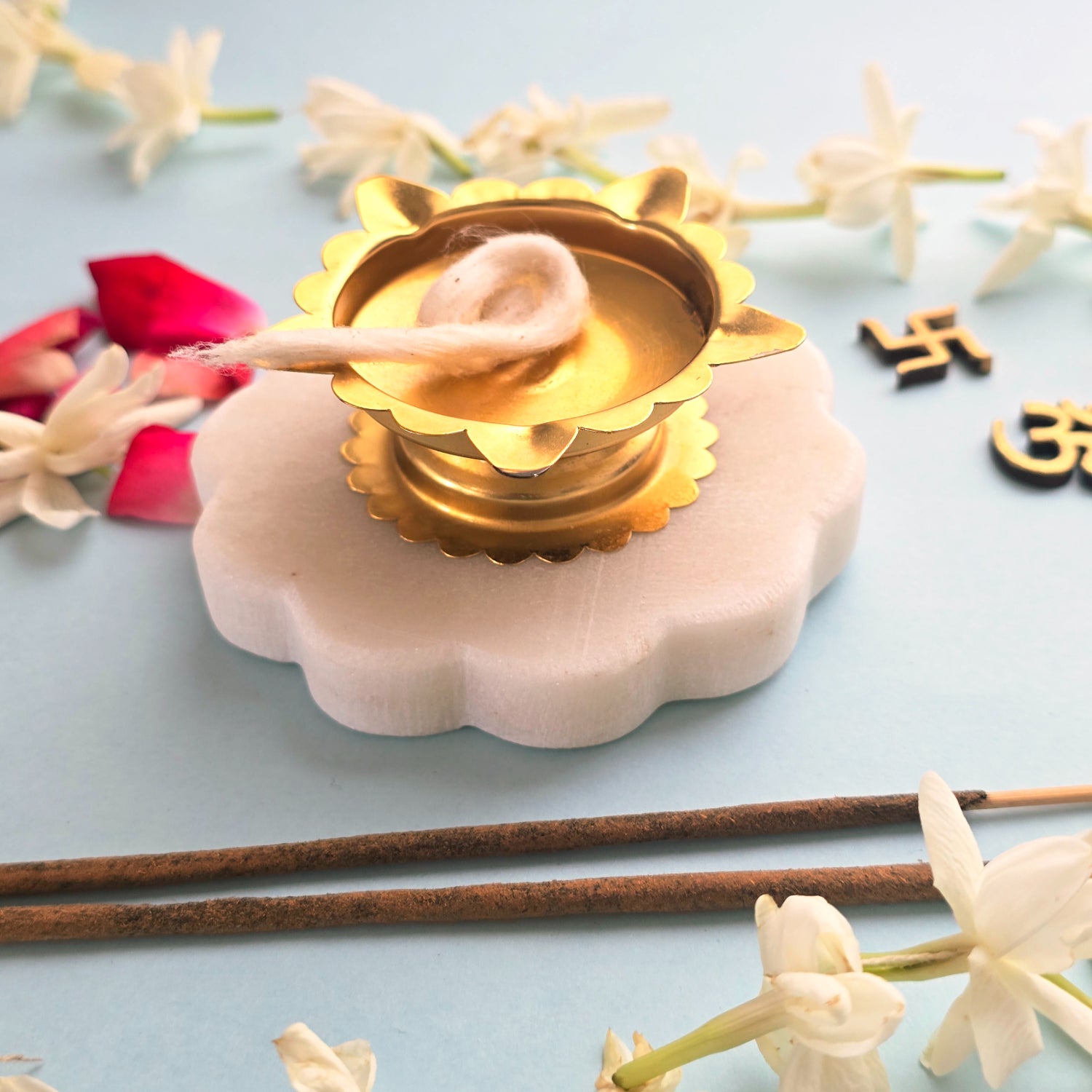 Marble Floral Shape Diya