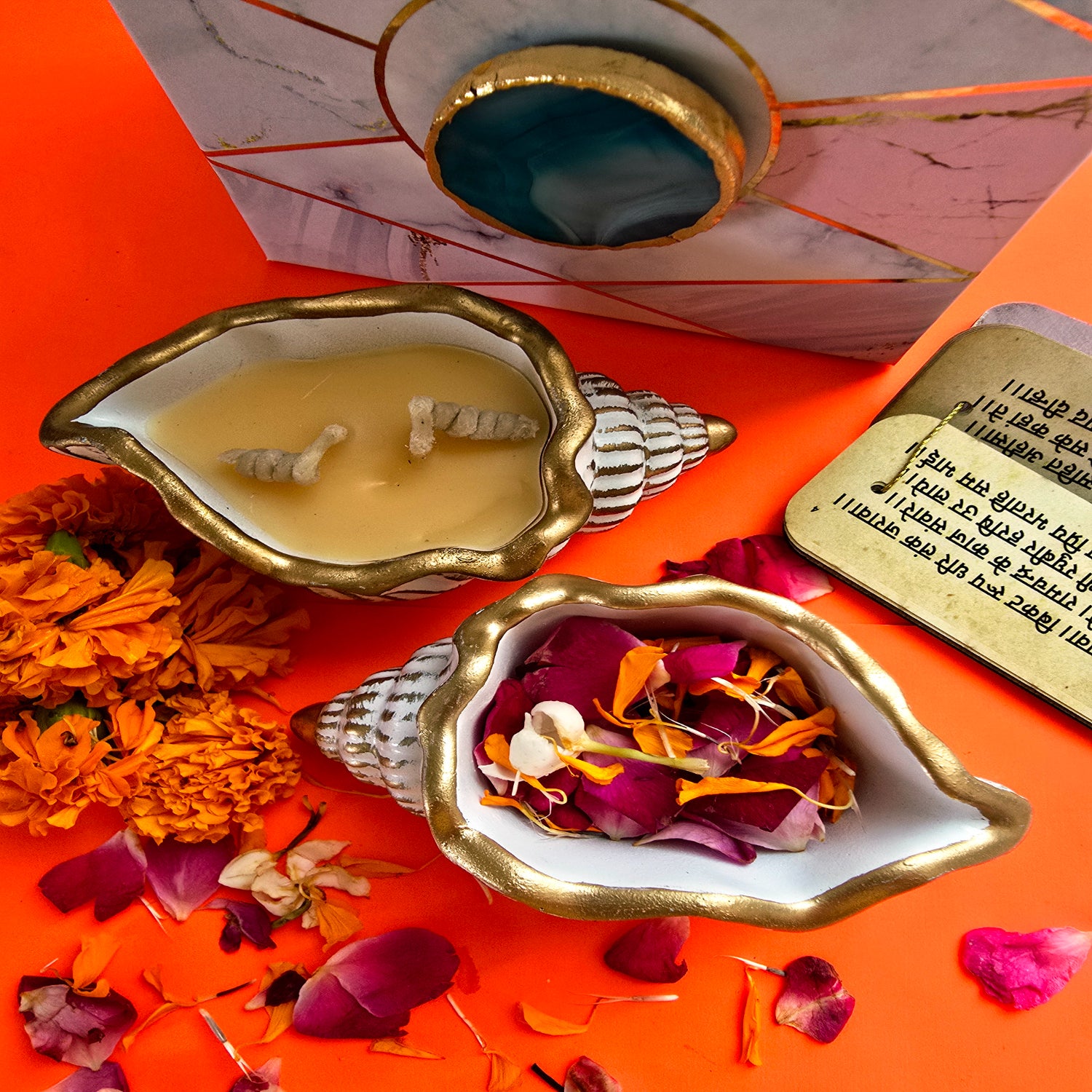 Polyresin Shankh Set of 2  (With And Without Candle )