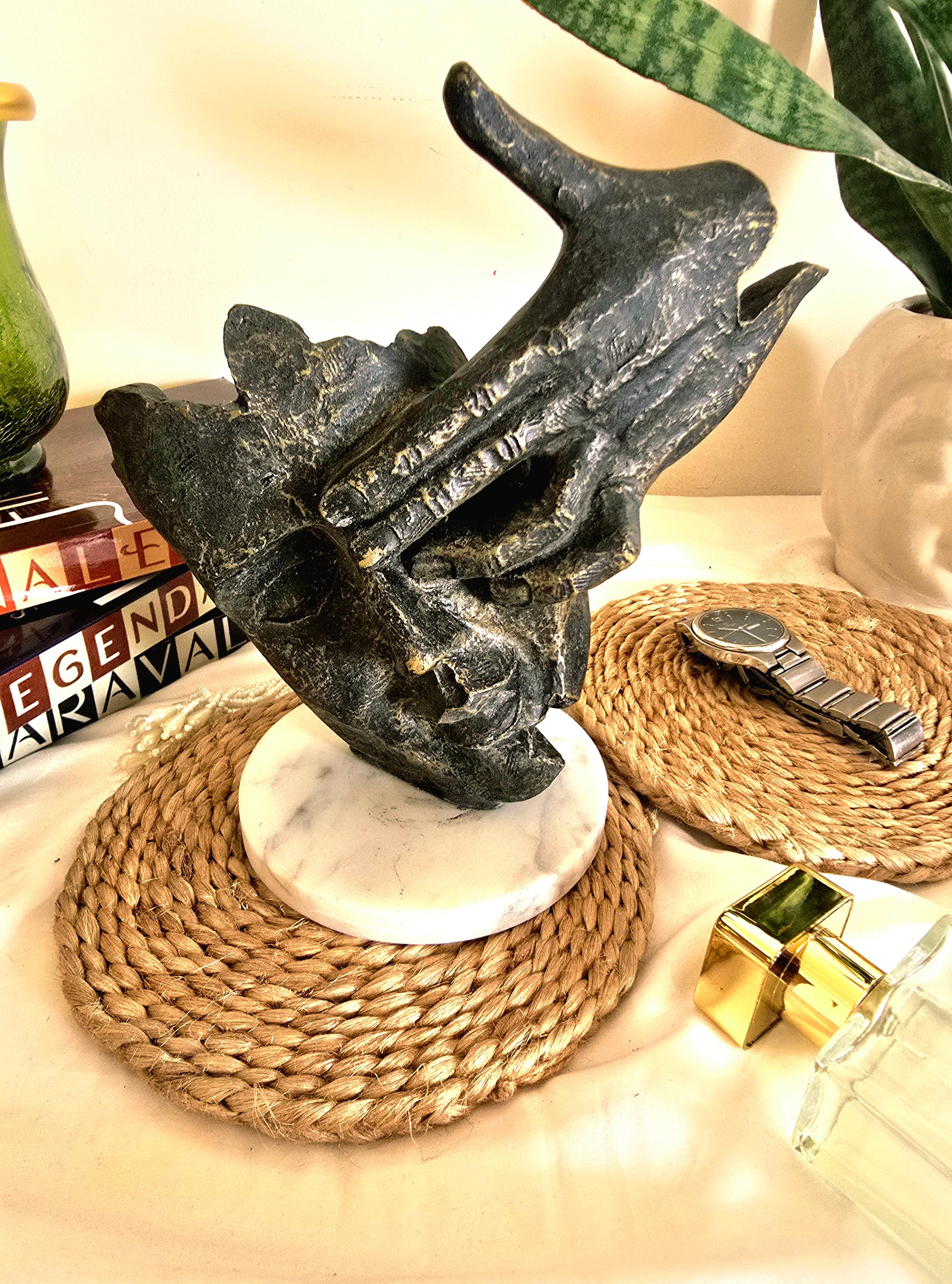 Black Golden Modern Resin Face with Hand Art Statue